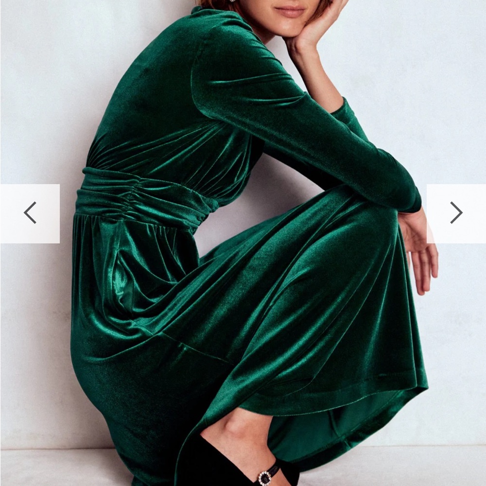 Maison Tara Emerald Velvet Stretch Midi Dress